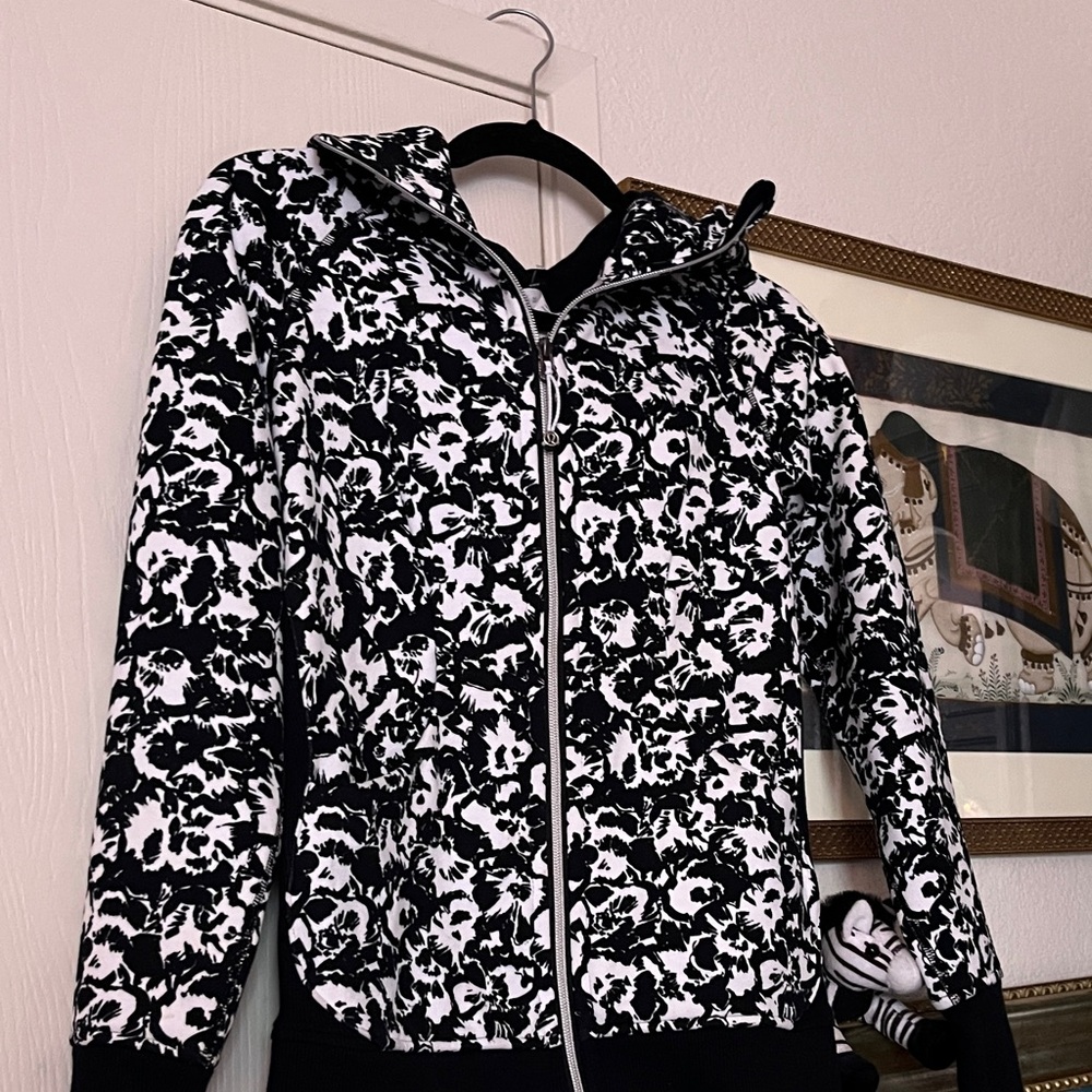 J#1 UNIQUE lululemon athletica Black and White Jacket